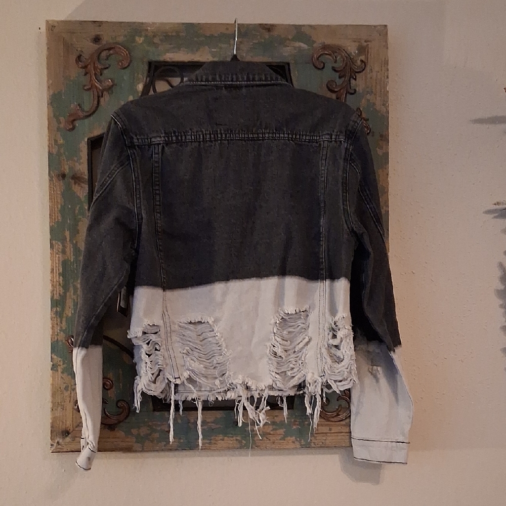 BBJ Los Angeles Women's Two-Tone Jean Jacket. NWT Size Medium - Picture 11 of 14